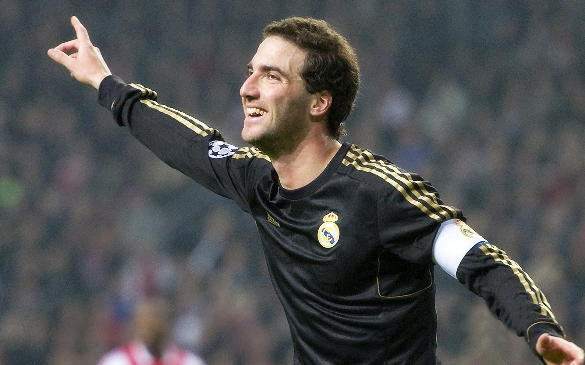 “费尔南多·比亚尔巴的传球艺术,成就阿根廷美洲狮队未来核心”